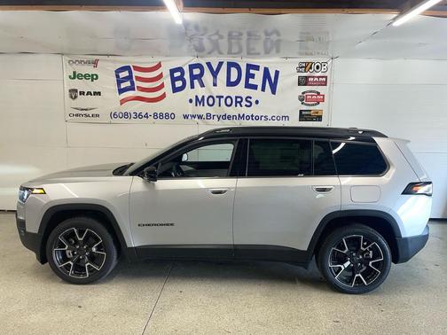 Silver Zynith Clearcoat 2026 Jeep Cherokee Overland