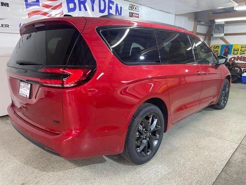 2026 Chrysler Pacifica L