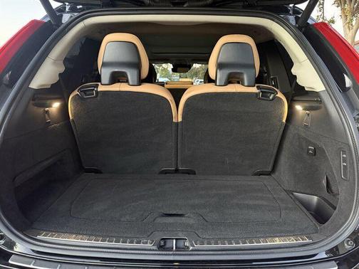 Onyx Black Metallic 2016 Volvo XC90 T6 Inscription