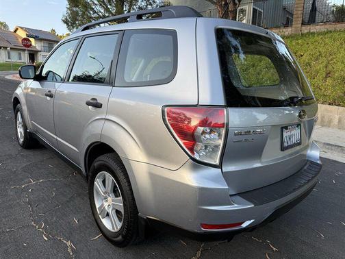 Ice Silver Metallic 2012 Subaru Forester 2.5X