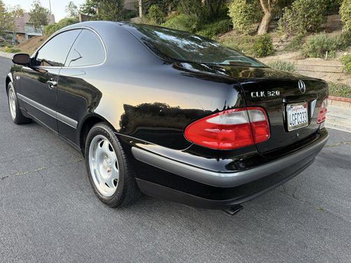 Black 1999 Mercedes-Benz CLK-Class 320
