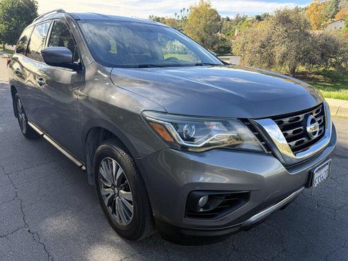 2018 Nissan Pathfinder SV