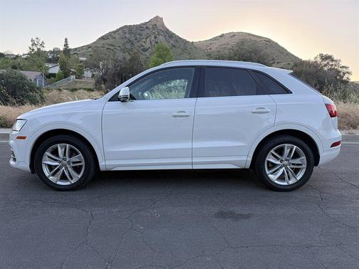 Glacier White Metallic 2016 Audi Q3 2.0T Premium Plus