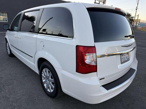 2012 Chrysler Town & Country Touring