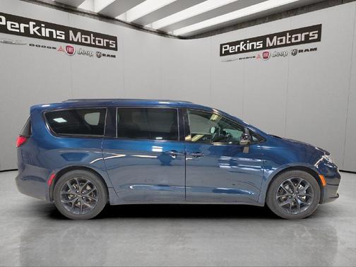 Fathom Blue Pearlcoat 2025 Chrysler Pacifica Limited