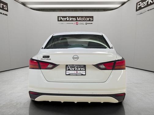 Glacier White 2025 Nissan Altima SV