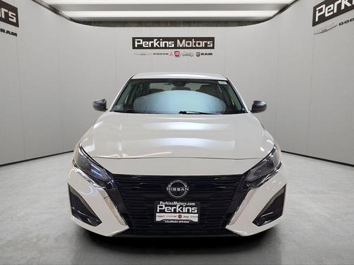 Glacier White 2025 Nissan Altima SV