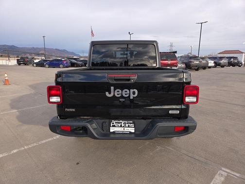 2023 Jeep Gladiator Overland