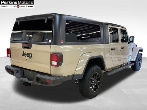 2022 Jeep Gladiator Sport