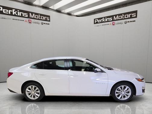 Summit White 2025 Chevrolet Malibu LT
