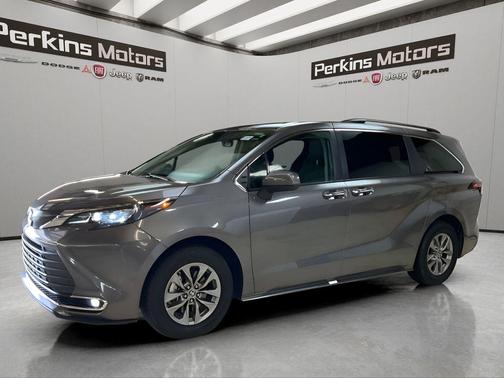 2024 Toyota Sienna XLE