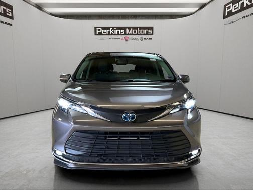 2024 Toyota Sienna XLE