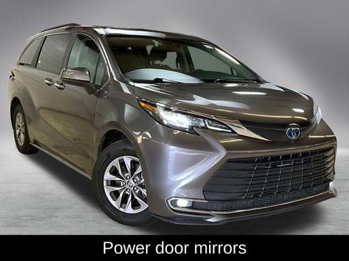 2024 Toyota Sienna XLE