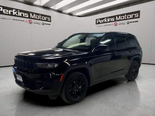 Diamond Black 2025 Jeep Grand Cherokee Laredo