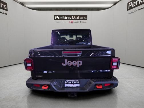 Black Clearcoat 2026 Jeep Gladiator Mojave