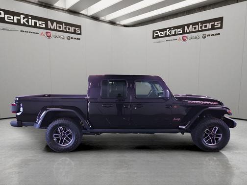 Black Clearcoat 2026 Jeep Gladiator Mojave