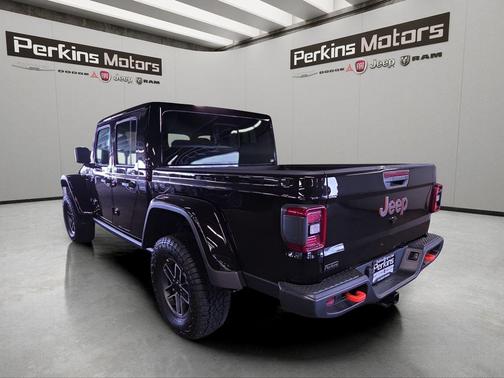 Black Clearcoat 2026 Jeep Gladiator Mojave