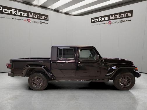Black Clearcoat 2026 Jeep Gladiator Sport