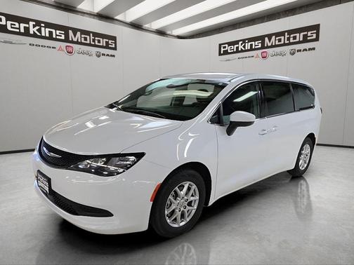 Bright White Clearcoat 2023 Chrysler Voyager LX