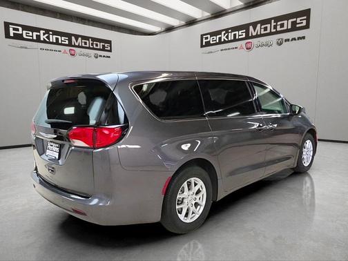 Granite Crystal Clearcoat Metallic 2023 Chrysler Voyager LX