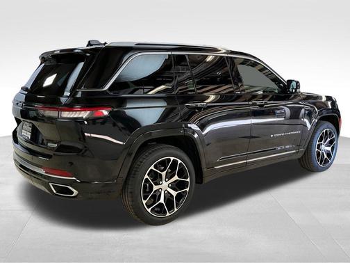 2022 Jeep Grand Cherokee Summit