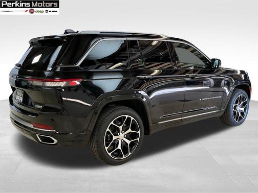 2022 Jeep Grand Cherokee Summit