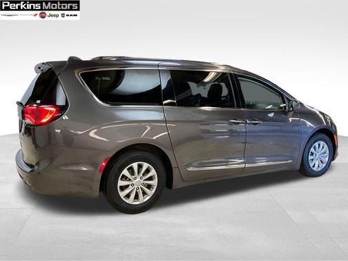 2018 Chrysler Pacifica Touring-L