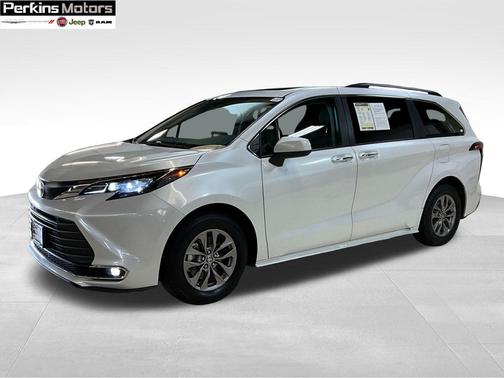 2024 Toyota Sienna XLE