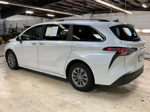 2024 Toyota Sienna XLE