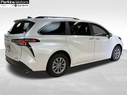 2024 Toyota Sienna XLE