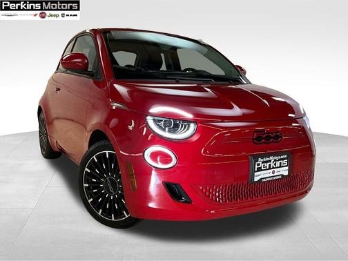 2024 FIAT 500e Base