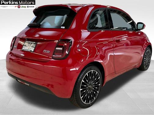2024 FIAT 500e Base