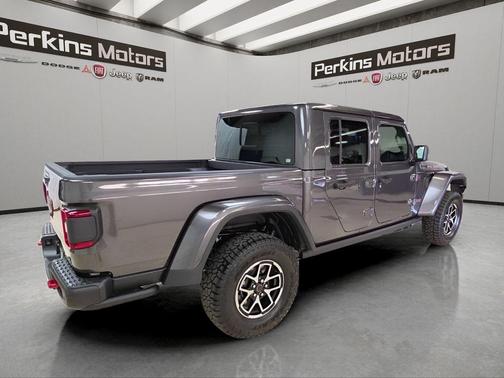 Granite Crystal Clearcoat Metallic 2026 Jeep Gladiator Rubicon