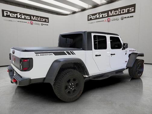 Bright White Clearcoat 2022 Jeep Gladiator Mojave