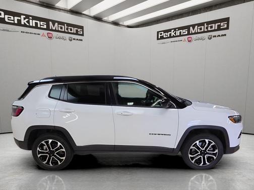 Bright White Clearcoat 2024 Jeep Compass Limited