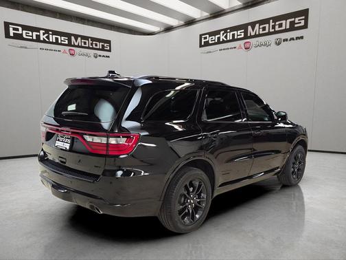 DB Black Crystal Clearcoat 2026 Dodge Durango GT