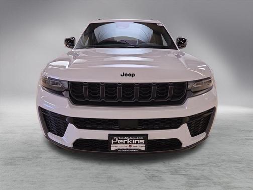 2026 Jeep Grand Cherokee Laredo