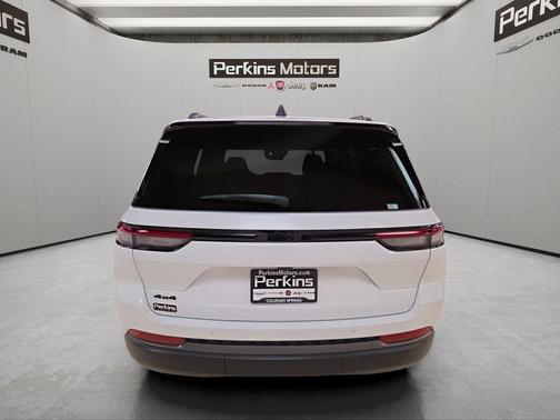 2026 Jeep Grand Cherokee Laredo