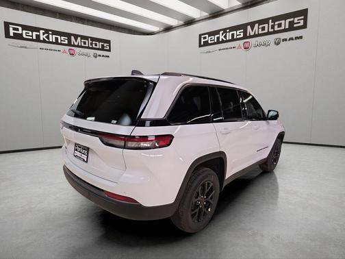 2026 Jeep Grand Cherokee Laredo