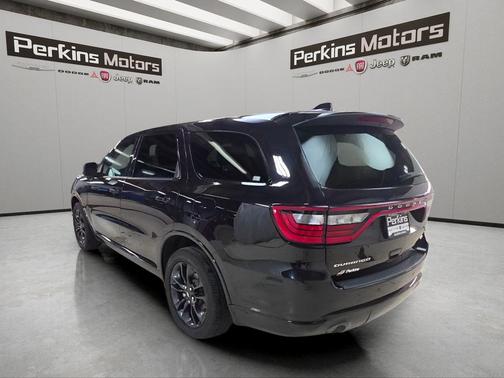 DB Black Crystal Clearcoat 2025 Dodge Durango GT