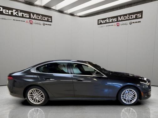 Dark Graphite 2024 BMW 530 i xDrive