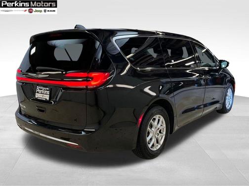 2024 Chrysler Pacifica Touring-L