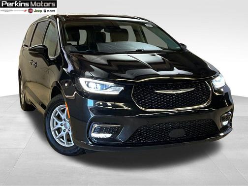 2024 Chrysler Pacifica Touring-L