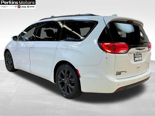 2020 Chrysler Pacifica Touring
