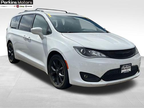 2020 Chrysler Pacifica Touring