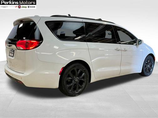 2020 Chrysler Pacifica Touring