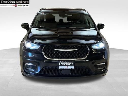 2024 Chrysler Pacifica Touring-L
