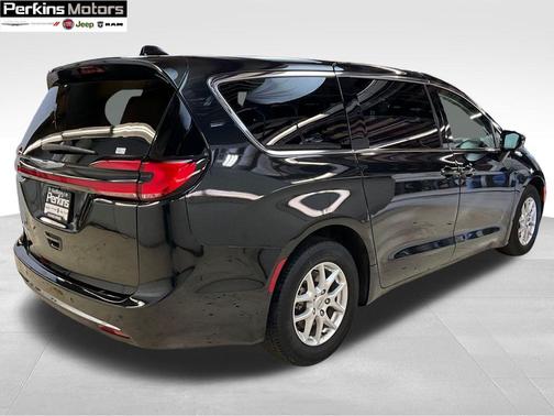 2024 Chrysler Pacifica Touring-L