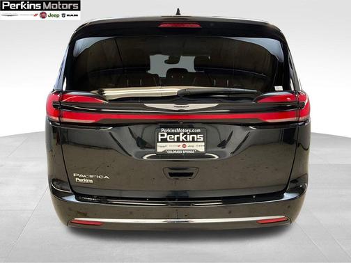 2024 Chrysler Pacifica Touring-L