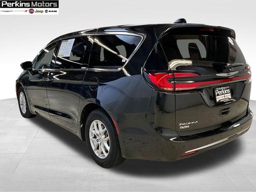 2024 Chrysler Pacifica Touring-L